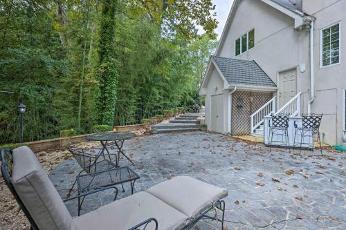 Beachfront Urbanna Home With Gas Grill And Deck!