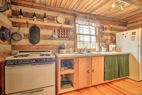 Scenic Cabin With Deck And Fire Pit - Near Hiking!