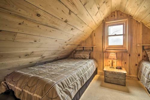 Scenic Cabin With Deck And Fire Pit - Near Hiking!