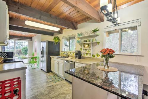 Coastal Cabin With Puget Sound And Rainier Views!