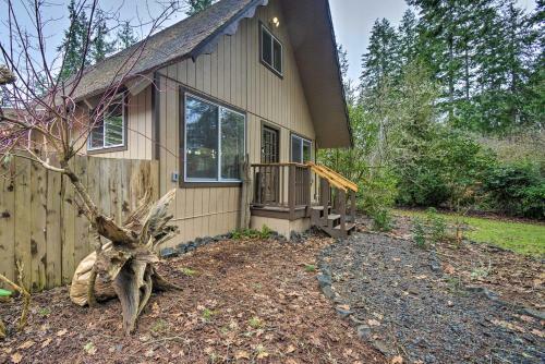 Coastal Cabin With Puget Sound And Rainier Views!
