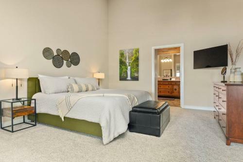 Riverfront Luxury Retreat