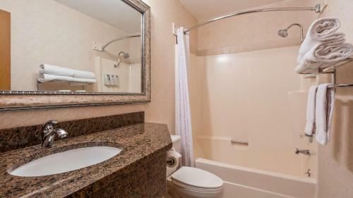 Hotel Rivertree Inn & Suites