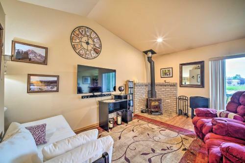Upscale Home With Indoor Sauna On Sunset Pond!