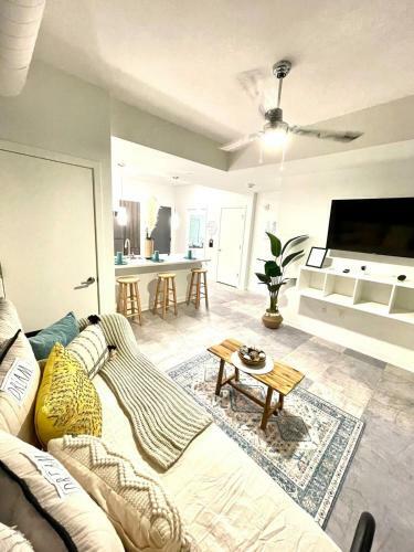 Apartamento The Paradise Place! Entire 1 Bdrm Apt W/ Balcony!