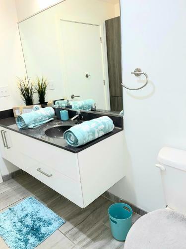 Apartamento The Paradise Place! Entire 1 Bdrm Apt W/ Balcony!
