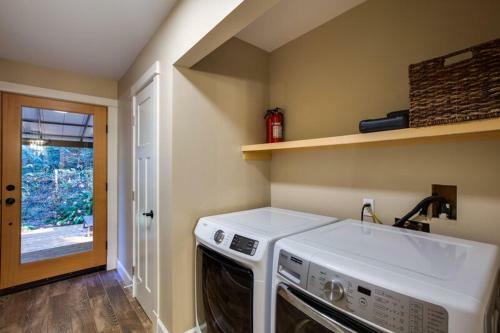 69sl - Upscale - Hot Tub - Wi-fi - Bbq - Sleeps 8 Cabin