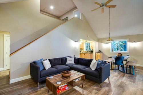 69sl - Upscale - Hot Tub - Wi-fi - Bbq - Sleeps 8 Cabin