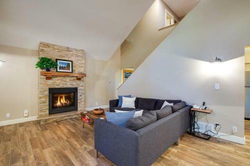 69sl - Upscale - Hot Tub - Wi-fi - Bbq - Sleeps 8 Cabin