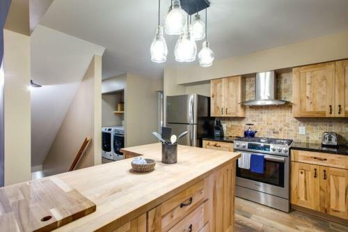 69sl - Upscale - Hot Tub - Wi-fi - Bbq - Sleeps 8 Cabin