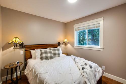 69sl - Upscale - Hot Tub - Wi-fi - Bbq - Sleeps 8 Cabin
