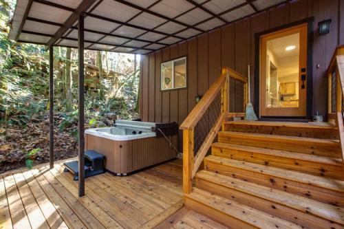 69sl - Upscale - Hot Tub - Wi-fi - Bbq - Sleeps 8 Cabin