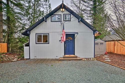 Quiet Cabin Hideaway About 4 Mi To Wallace Falls!
