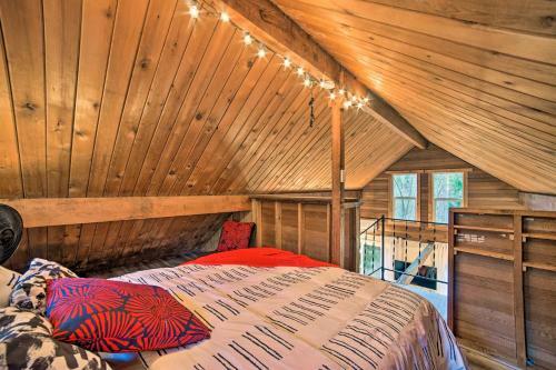 Quiet Cabin Hideaway About 4 Mi To Wallace Falls!