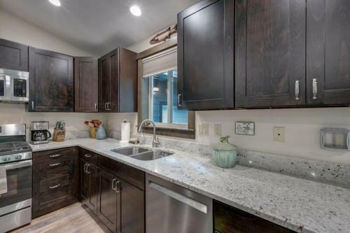 50gs - Newly Built - Wifi - Hot Tub - Sleeps 4