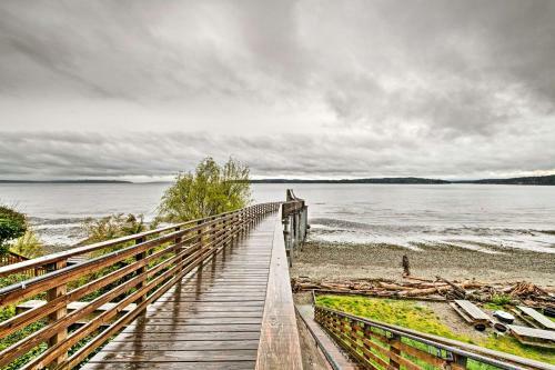 Central Indianola Home - Steps To Town And Dock!