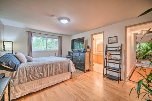 Issaquah Home With Large Deck And Outdoor Kitchen