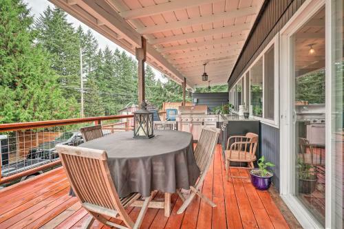Issaquah Home With Large Deck And Outdoor Kitchen