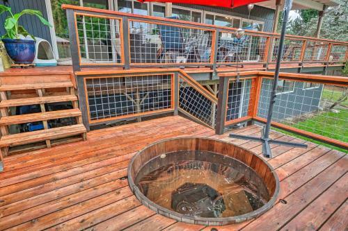 Issaquah Home With Large Deck And Outdoor Kitchen