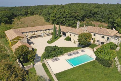 Domaine Du Prieur� Saint-pierre