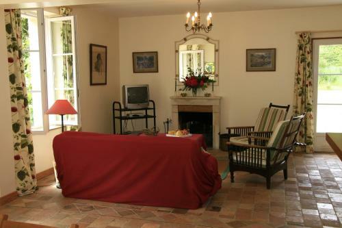 G�te Du Moulin De Montr�sor