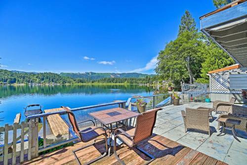 Dreamy Lakefront Home With Grill And Shared Dock!