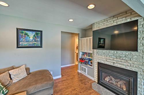 Dreamy Lakefront Home With Grill And Shared Dock!