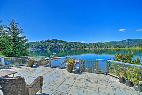 Dreamy Lakefront Home With Grill And Shared Dock!