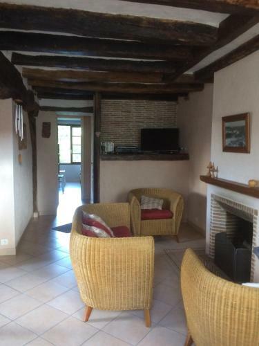 La Maison D'a C�t�