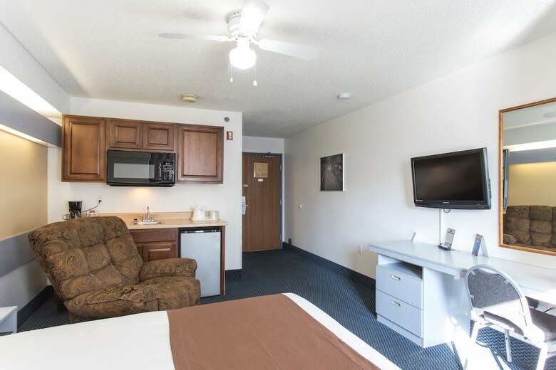 Hotel Mt. Pleasant Inn & Suites