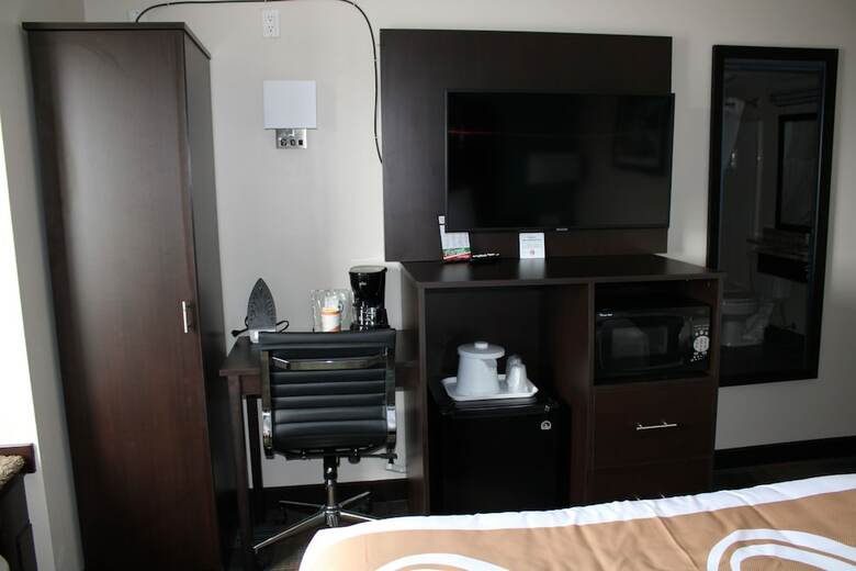Hotel Mt. Pleasant Inn & Suites