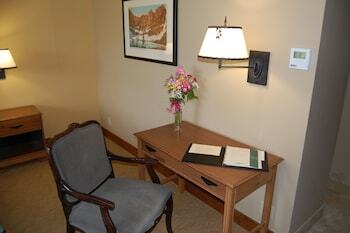 Hotel Grouse Mountain Lodge