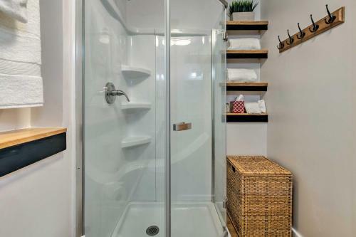 Kingston Home With Deck - 5 Minutes To Private Beach