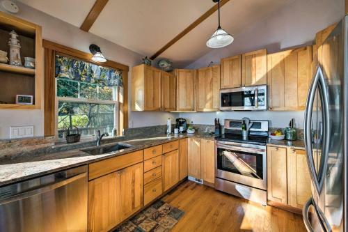 Kingston Home With Deck - 5 Minutes To Private Beach