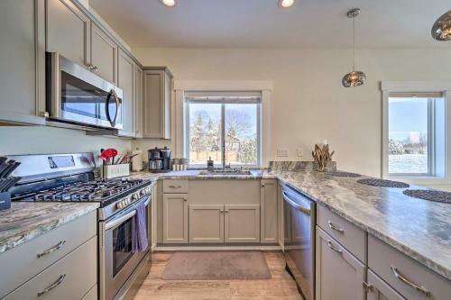Apartamento Bright La Conner Getaway With Mountain Views!