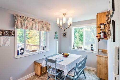 Cabin With Mtn View, Public Beach Access And Kayaks!