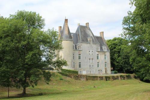 Bed & Breakfast Chateau De La Lucazi�re