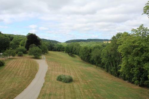 Bed & Breakfast Chateau De La Lucazi�re