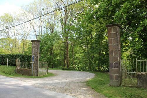 Bed & Breakfast Chateau De La Lucazi�re