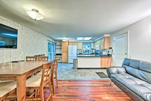 Lively Seattle Area Abode Near Parks And Golf