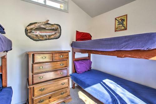 Lakefront Cabin With Stunning Mountain Views And Dock!
