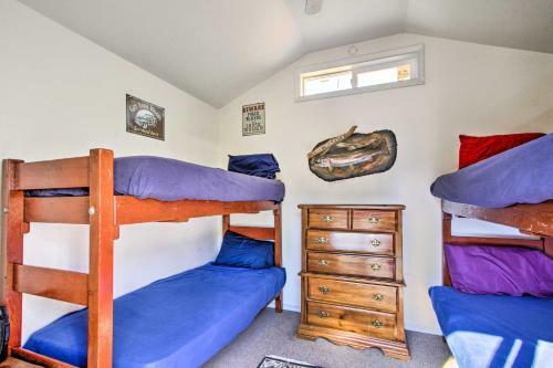 Lakefront Cabin With Stunning Mountain Views And Dock!