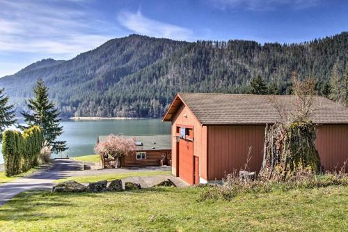 Lakefront Cabin With Stunning Mountain Views And Dock!
