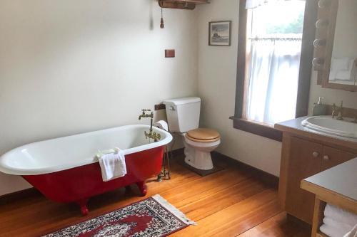 Tinker House And Tinker House Cottage