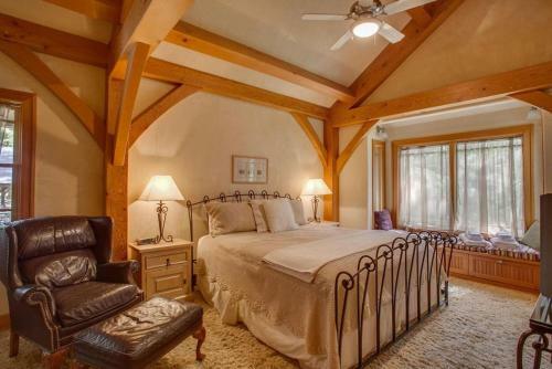 Snowgrass Lodge - River, Mountain Views & Hot Tub