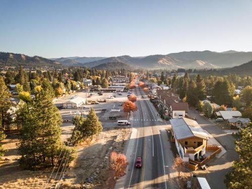 Enchantment Lodges Unit A Sleeps 13
