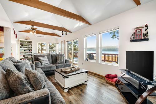 Marrowstone Island Beach Cabin