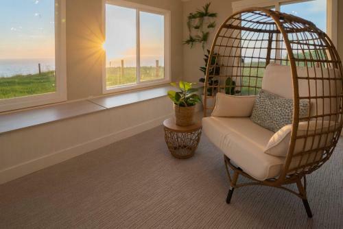 Chic Oceanfront Retreat With Deck And Mountain Views!