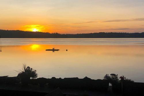 Relaxing Waterfront Escape About 11 Mi To Olympia