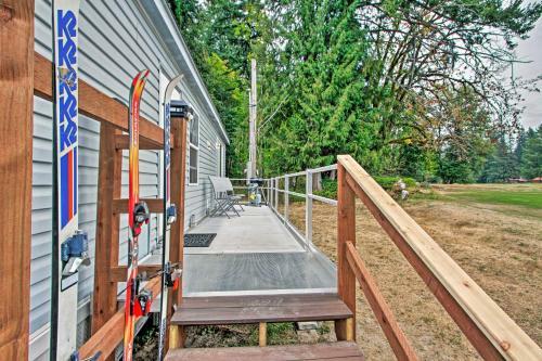 Woodsy Packwood Haven With Golf Course Access!